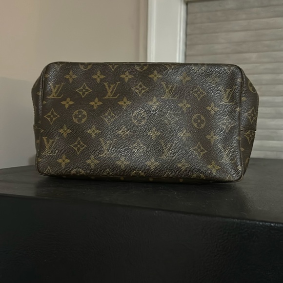 Vanity Louis Vuitton Monogram Brown Cosmetic Bag Toiletry  Pouch - Picture 1 of 11
